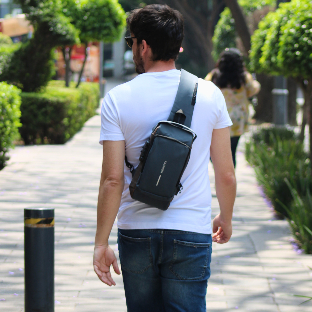 Mochila Antirrobo Impermeable con Candado y USB | 2x1